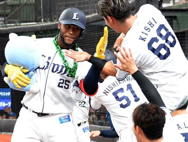 西武が「ライオンズ75周年シリーズ」期間限定ユニホーム発表 左袖に