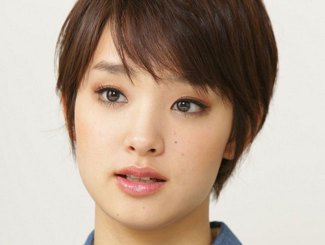 妖艶で困ります」〝ランチパック〟CMでブレイク…〝雰囲気ガラリ〟33歳
