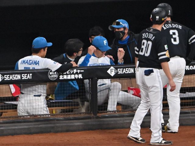福田秀平がソフトバンク時代先輩の結婚式参加、新郎との3