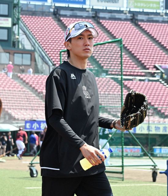 このユニホーム姿たまんないです」内川聖一さんがDeNAユニフォーム姿で