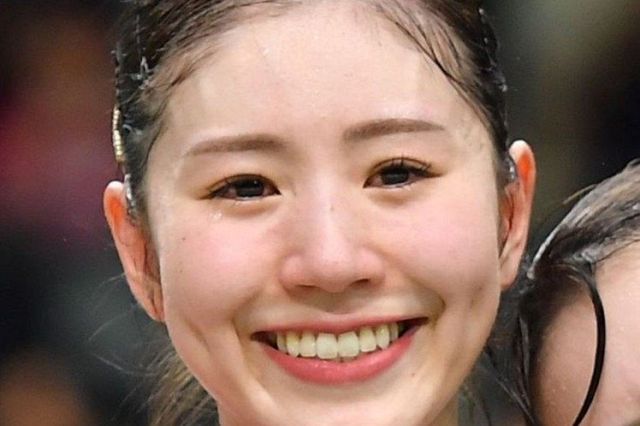 髪の毛下ろしオフモード…バド志田千陽〝送別会〟巨大ケーキショットに