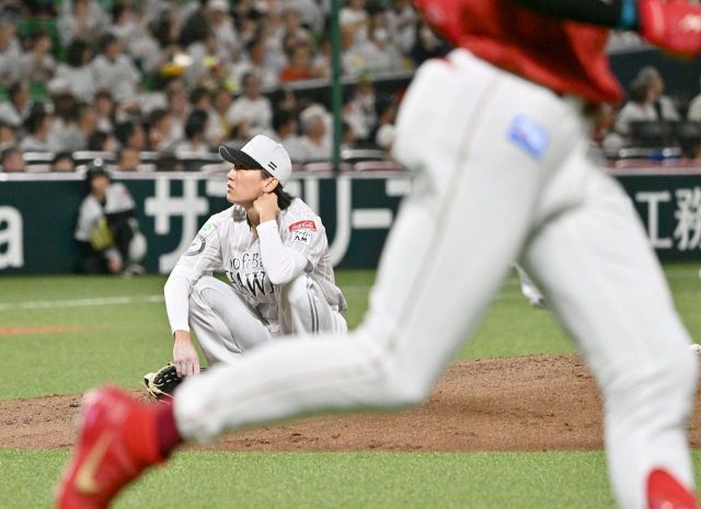 ソフトバンク、ゴールデングラブ常連の甲斐拓也が使い分ける2色の