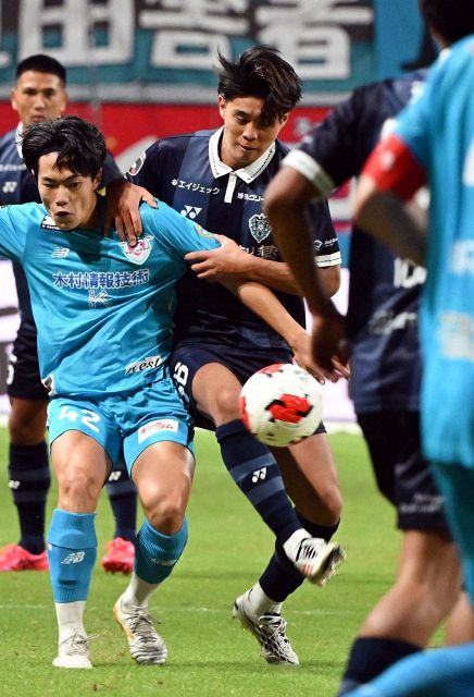 J1アビスパ福岡 〝原点〟を思い起こさせる新練習着 選手の意見も交えて