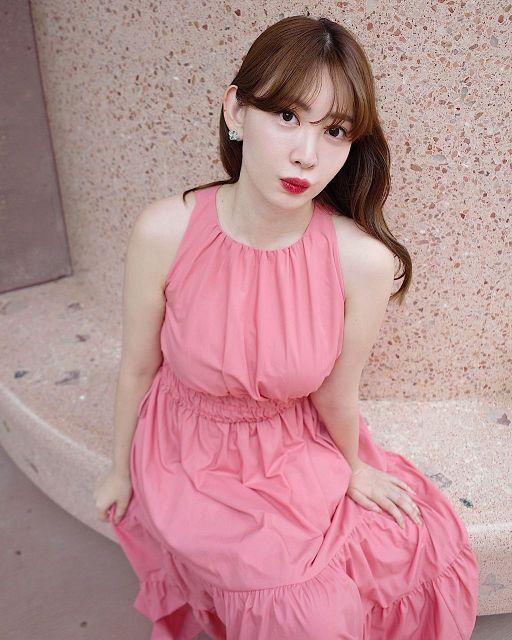 寒くないの？」小嶋陽菜〝むっちりボディ〟黒ミニドレス姿がSNS話題