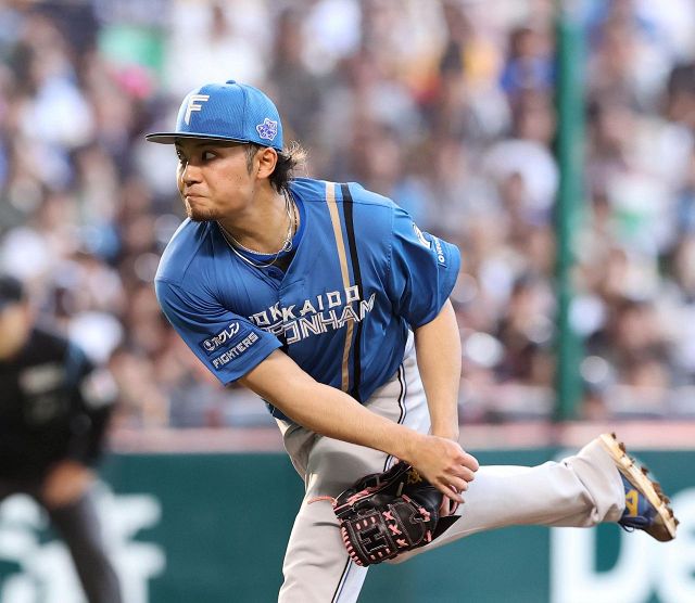 目の前に敵でもおったか」ブラック新ユニ着用の日本ハム田中正義