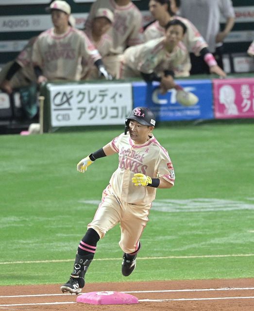 打線引っ張るソフトバンクの新4番中村晃　代打専任から一転「試合に出られているので幸せに感じてやっている」