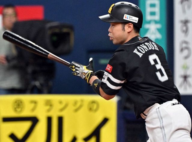 甲斐拓也〝バット投げ打法〟でソフトバンクが貴重な追加点：「おっ