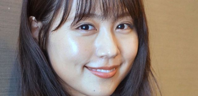 まさかのピンク!!」朝ドラ初出演から13年…有村架純、TV生放送〝パンツ