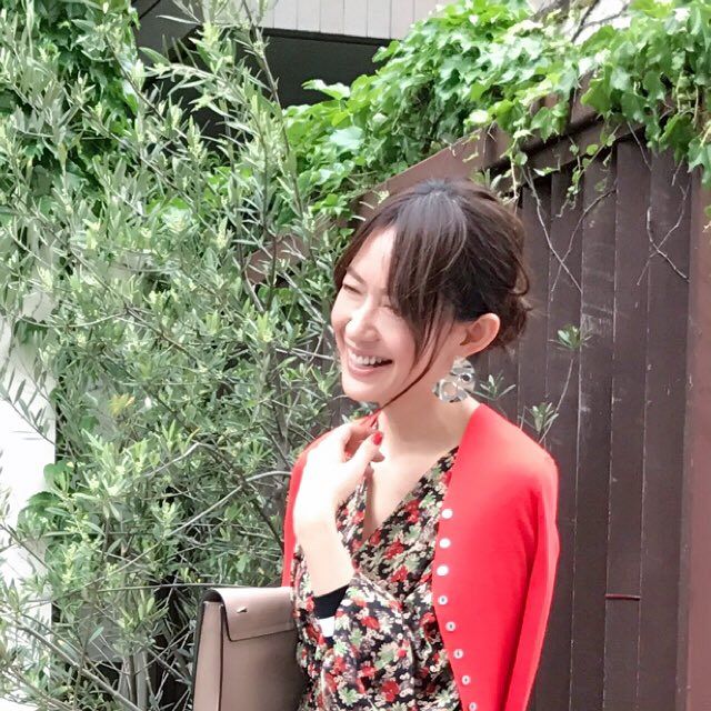 夫婦役で共演10年…73歳＆59歳俳優「ただの知り合い…なのかしら？」ドラマ再共演2ショットに反響「素敵な2人」「中々のお似合いショットですね」