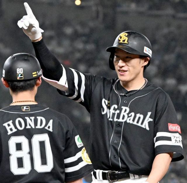 このユニホーム姿たまんないです」内川聖一さんがDeNAユニフォーム姿で
