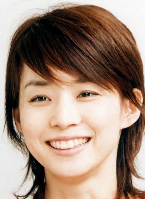 まだまだ若い」石田ゆり子〝56歳のヤンキー座り〟姿に「きゃわ」「少年