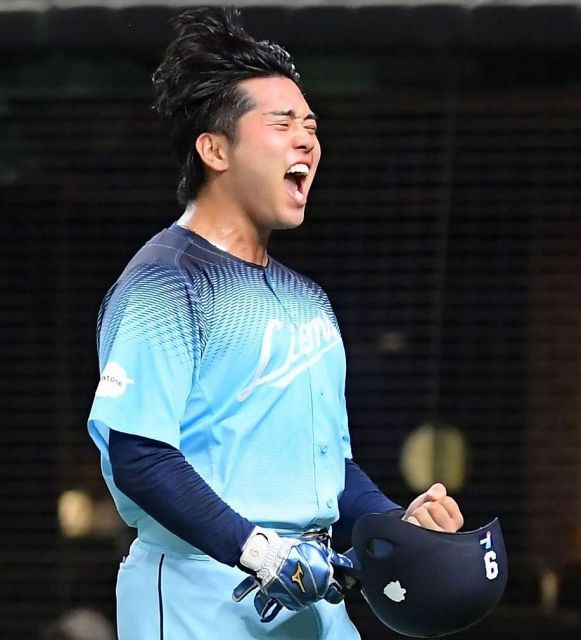 今季を振り返ると気持ちが痛くなる」41歳の西武・中村剛也が5000万円減
