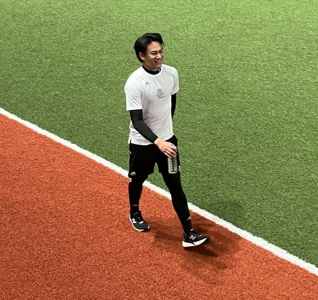 ソフトバンク柳田悠岐、「希望の光」テーマの特別仕様用具を