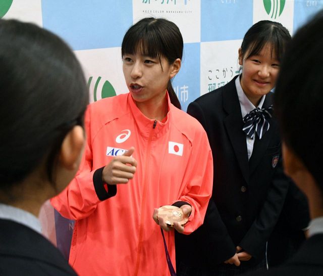 世界陸上銅メダルの藤井菜々子が史上2人目の那珂川市民栄誉賞「長く活躍できるような選手に」1人目は虎の金メダリスト