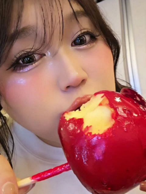 夢に出てくる」りんごちゃん、大人気バンドメンバーに変身！「カツラ