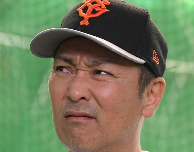 動画】巨人・大城卓三が一度ボールを見失うも…フェンス激突ド根性