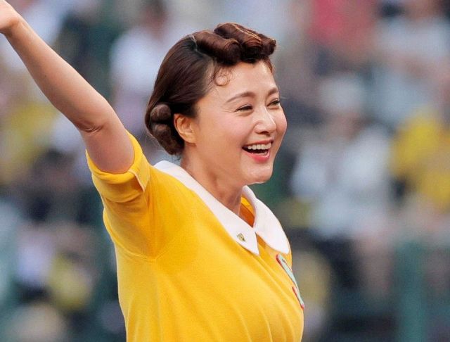 54歳でこれは凄い」藤原紀香〝超ミニスカ〟姿に騒然「すごい貫禄