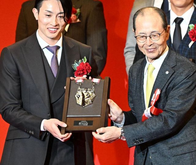 松田宣浩さんは熱男塾生を救えるか!? カード開封挑戦で「熱男」ならぬ