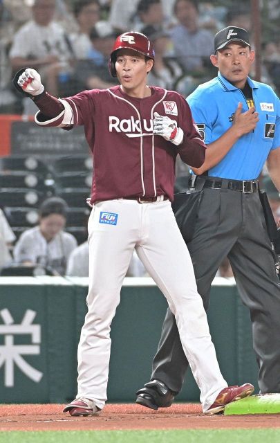 楽天・浅村栄斗が豪快スイング披露もファンは足元に注目「ト、ト