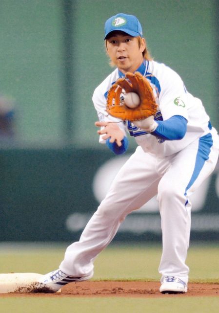長嶋茂雄day 使用球　2024.5.3 岡本和真ファールボール 長嶋茂雄さんの通夜に参列した巨人・岡本和真（読売新聞社提供