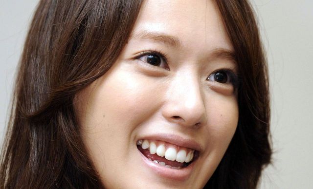 戸田恵梨香〝豹変ビジュアル〟に反響「レトロな映画みたい」「ヤバい