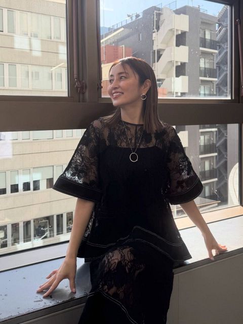 たまらん」矢田亜希子〝46歳の透けワンピ〟に反響「肩出しピカピカ