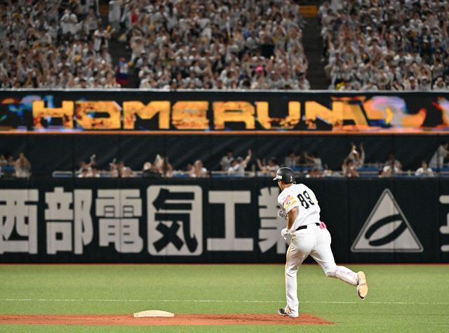 【優勝 SALE 特別価格】柳田悠岐 まとめ売り セレクトセール】ソフトバンク・柳田悠岐が鮮やか連打！ 5000万円