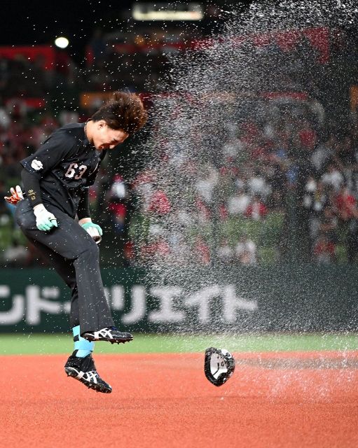 他の選手と争ってもらう」西武・西口文也監督 初GG賞の西川愛也は来季