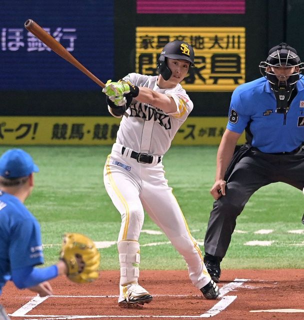 ソフトバンク周東佑京にアクシデント 守備で正木智也と衝突 自力