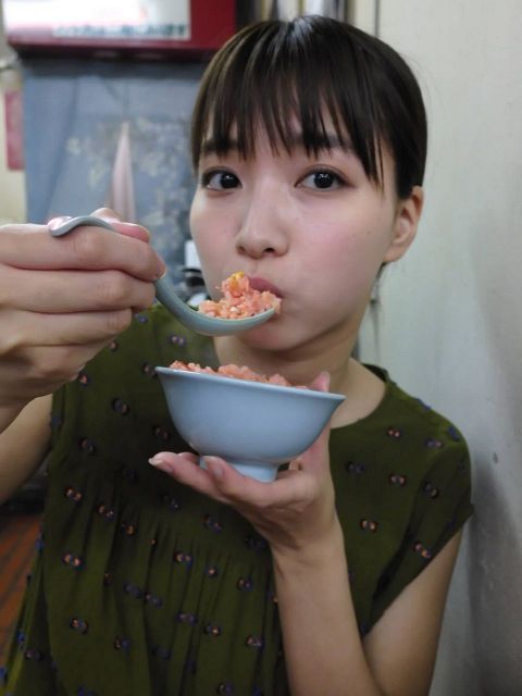 豪快な飲みっぷりで人気の29歳女優〝上司から溺愛〟ショット「最高です