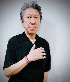 値下げ不可　布袋寅泰　ツアーグッズ　歩数計 めちゃくちゃ欲しい」布袋寅泰〝あの柄〟の歩数計が話題