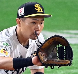 同じミットで4年連続 ソフトバンク中村晃がゴールデングラブ賞