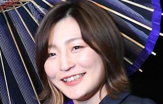 チェックの重ね着「えっ物凄くカッコいい」広末涼子のファッションに