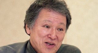 記念写真に納まる（手前から）小久保監督、張本勲氏、王貞治氏