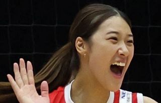 髪を下ろし〝雰囲気ガラリ〟バレー女子日本代表・佐藤淑乃のオフ姿に「イメージだいぶ変わる」「凛として美しい」の声