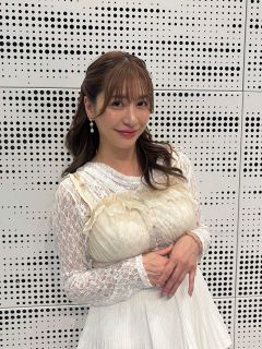 ソフトバンク新戦力の秋広優人にヒヤリ 左膝付近に死球受け一時