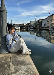 実家は約3億円＆お手伝いさん付き豪邸、お小遣い月45万円、母の月収1億円…37歳芸人はるかぜ〝部屋でゆったり〟姿に「素敵です」「似合う」の声