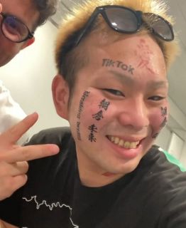 20代の中にいて違和感ない43歳すごすぎるんよ」ソフトバンク5月ピンク
