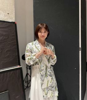 キス我慢選手権〟から20年…43歳女優、誕生日〝ビキニ〟ショットに反響