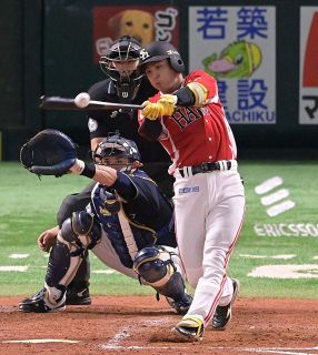 ソフトバンクから楽天へ…慌てて事務所にやって来た佐藤直樹「意味が分からないくらい打ちまくりたい」新天地には憧れの選手が