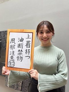 オジ専用パーカー出来た〟炎上中の27歳作家の〝斬新デザイン〟に批判