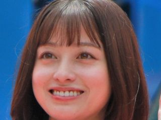 峯岸みなみが柏木由紀〝卒コン〟写真公開 指原莉乃、小嶋陽菜、高橋