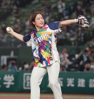 浅村栄斗　実使用　スパイク 楽天・浅村栄斗が豪快スイング披露もファンは足元に注目「ト、ト